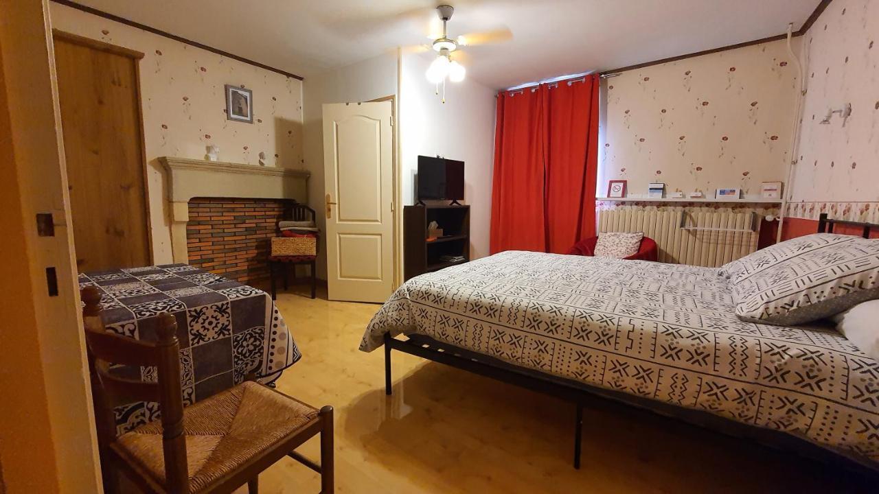 La Grange Des Roches Roses Bed & Breakfast Anchenoncourt-et-Chazel Room photo